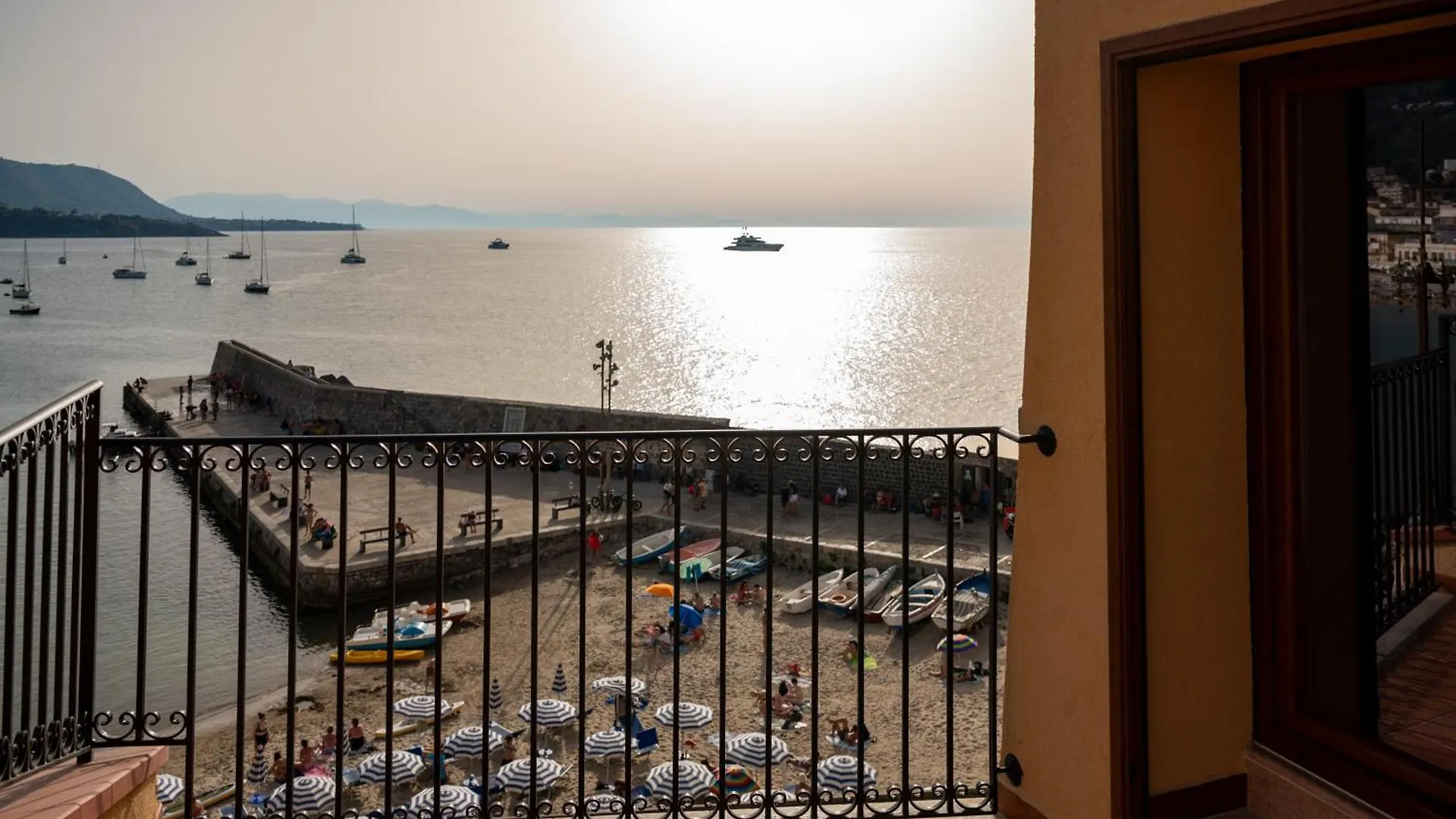 Casa Vacanze Tramonto Alla Marina Cefalu 0*,  Italy